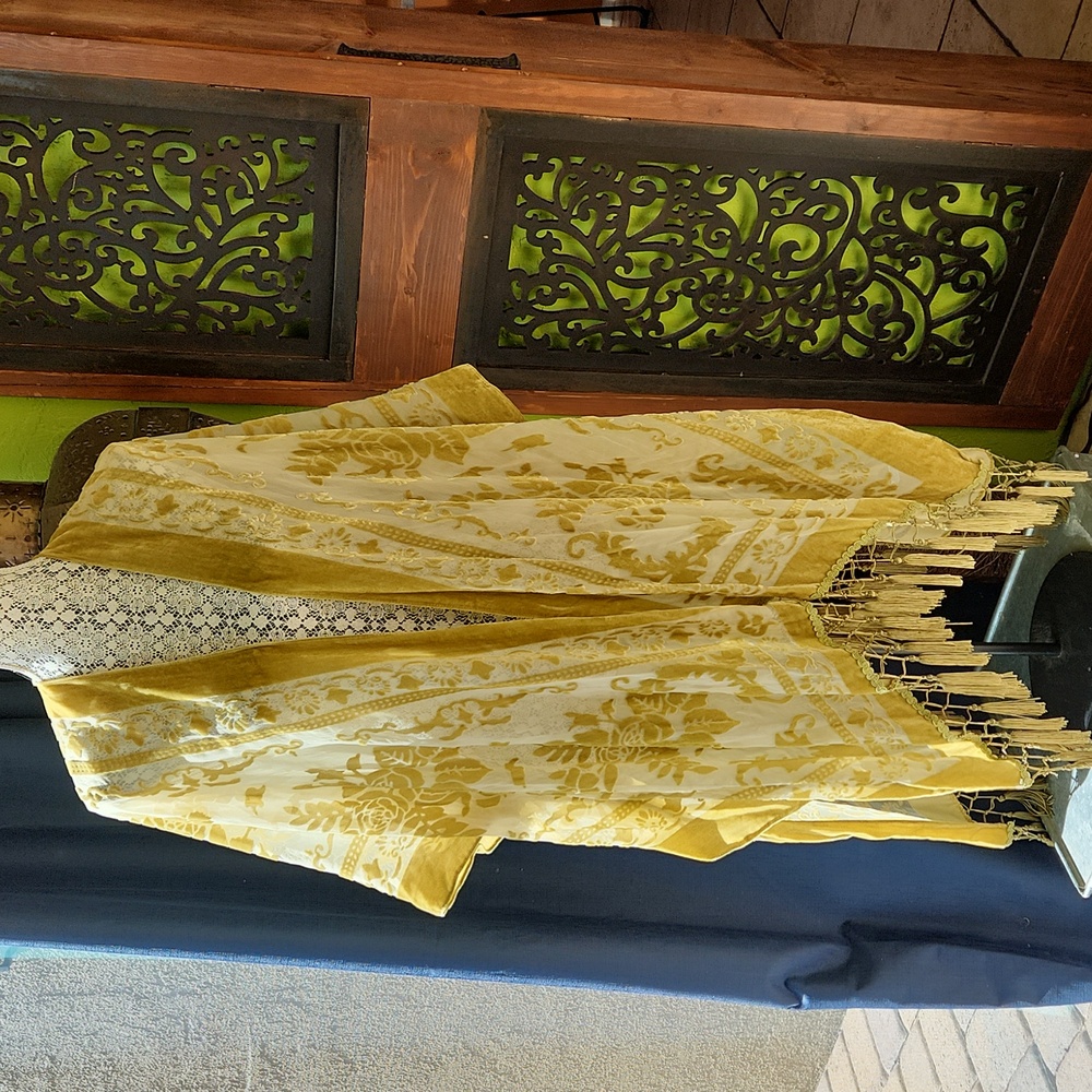 GORGEOUS velvet burnout kimono soft chartreuse green.